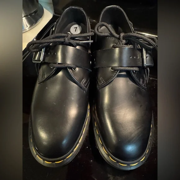 Dr. Martens Henree Lace Up Buckle Derby Shoes Sz UK6/US Women 8/Men 7 - Picture 4 of 6